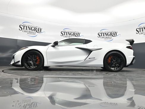 Used 2025 Chevrolet Corvette Z06 w/ Stealth Interior Trim Package RWD image 29