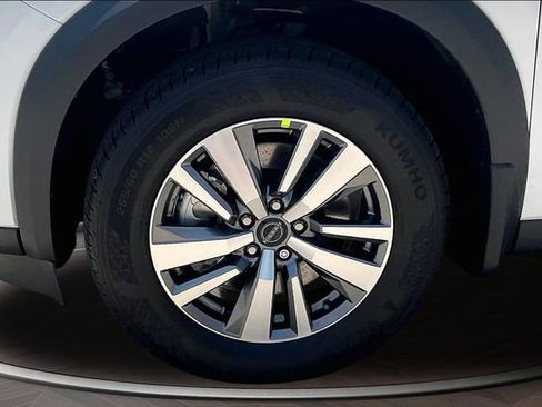 New 2026 Nissan Pathfinder SL FWD image 11