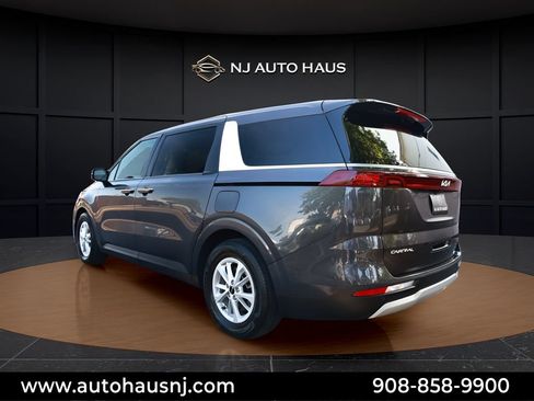 Used 2024 Kia Carnival LX FWD image 11