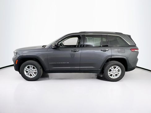 Used 2023 Jeep Grand Cherokee Laredo w/ Luxury Tech Group I AWD/4WD image 8