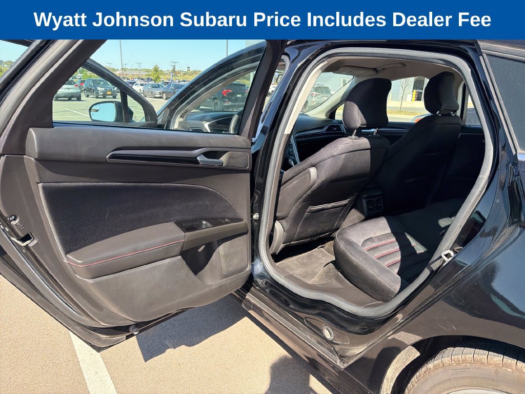 Used 2016 Ford Fusion SE w/ Equipment Group 201A FWD image 30