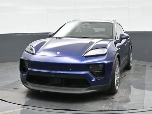 New 2025 Porsche Macan 4 Electric image 12