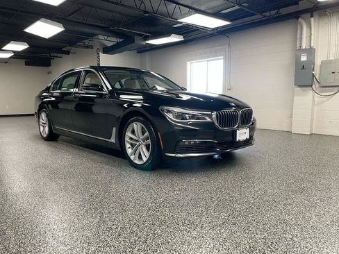Used 2018 BMW 750i xDrive AWD/4WD image 3