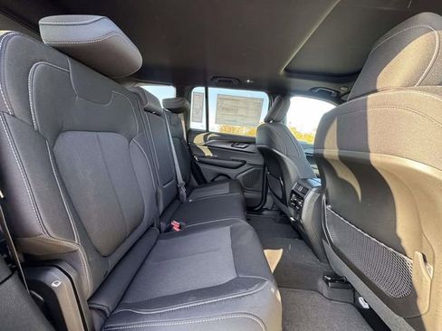 New 2025 Jeep Grand Cherokee Laredo X w/ Luxury Tech Group I AWD/4WD image 16