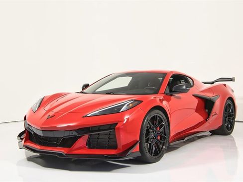 Used 2023 Chevrolet Corvette Z06 w/ Z07 Performance Package RWD image 4