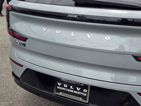 New 2025 Volvo EX90 Plus image 14