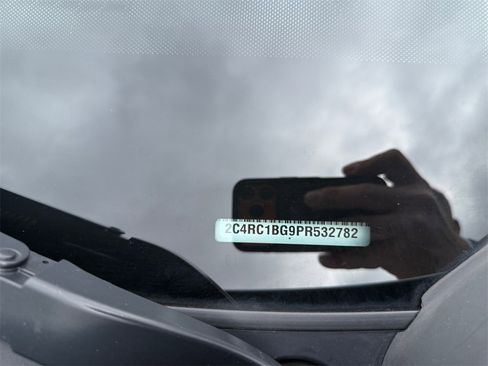 Used 2023 Chrysler Pacifica Touring-L image 31