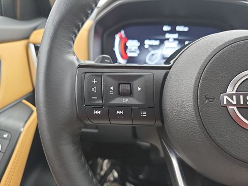 Used 2023 Nissan Rogue Platinum FWD image 14