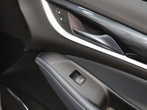 Used 2022 Buick Enclave Essence image 10