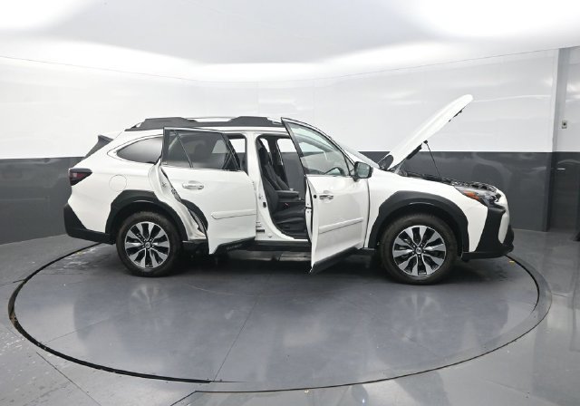 Used 2025 Subaru Outback Touring XT AWD/4WD image 46