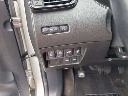 Used 2020 Nissan Rogue SV FWD image 19