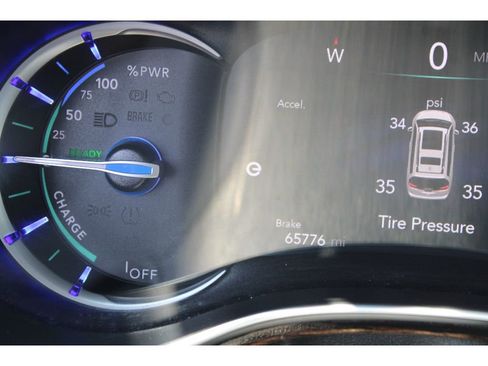 Used 2023 Chrysler Pacifica Limited image 24