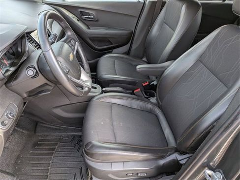 Used 2018 Chevrolet Trax LT w/ LT Convenience Package image 12