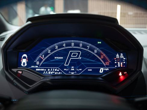 Used 2023 Lamborghini Huracan Tecnica RWD image 12