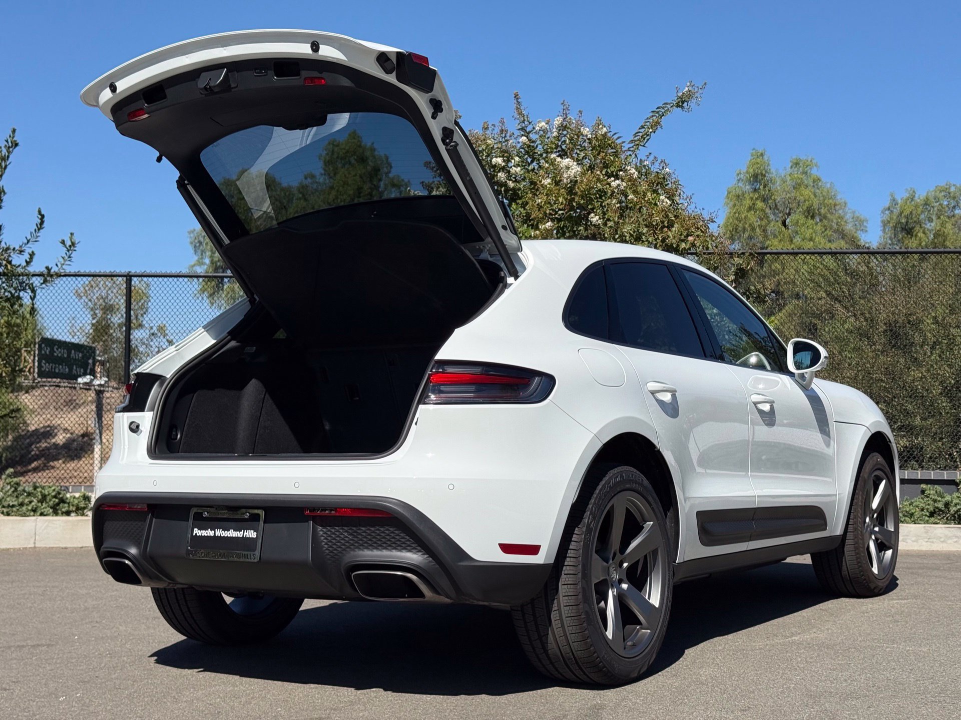 Used 2026 Porsche Macan AWD/4WD image 32