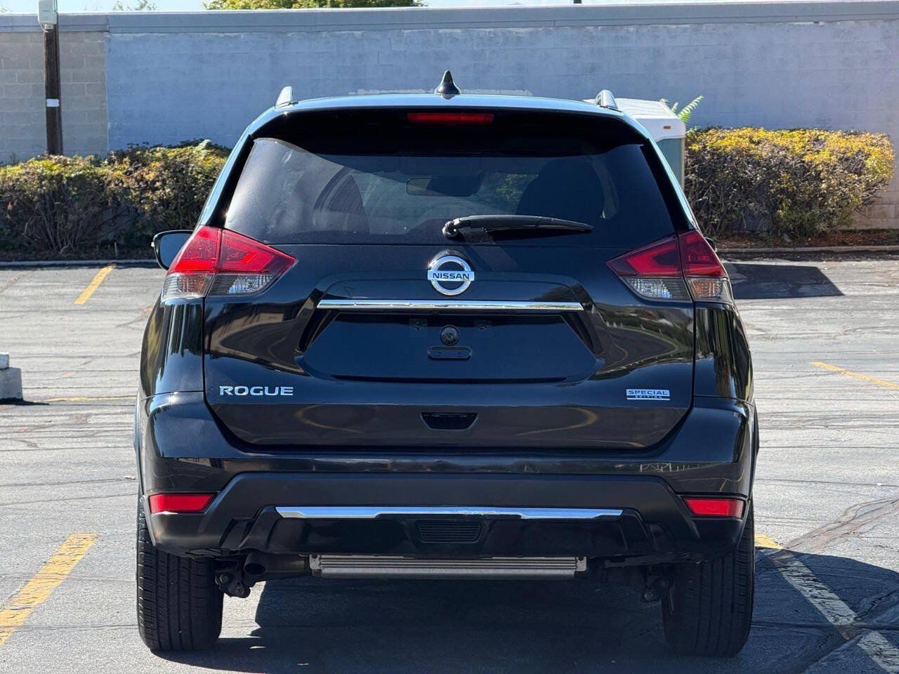 Used 2020 Nissan Rogue S w/ Special Edition Package FWD image 4