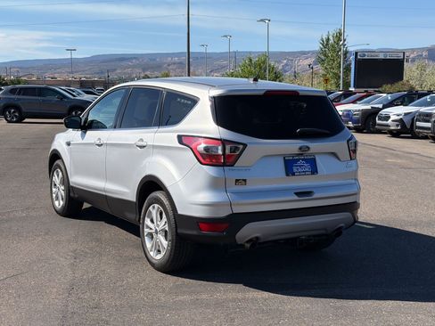 Used 2017 Ford Escape SE FWD image 3