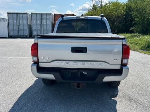 Used 2023 Toyota Tacoma SR5 w/ Technology Package AWD/4WD image 4