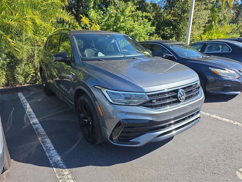 Used 2023 Volkswagen Tiguan SE R-Line image 2
