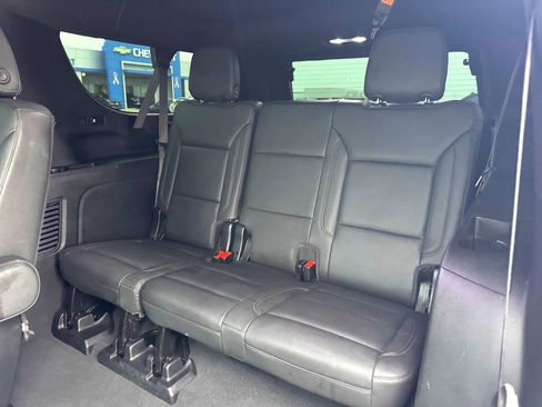Used 2022 Chevrolet Suburban Z71 image 17