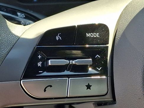 Used 2024 Hyundai Elantra SE FWD image 21