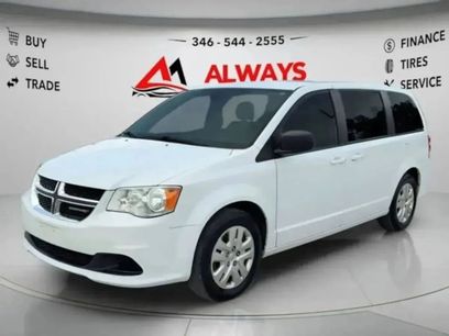 Used 2018 Dodge Grand Caravan SE w/ UConnect Hands-Free Group
