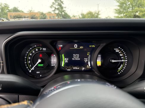 Used 2024 Jeep Wrangler Unlimited Sahara AWD/4WD image 20