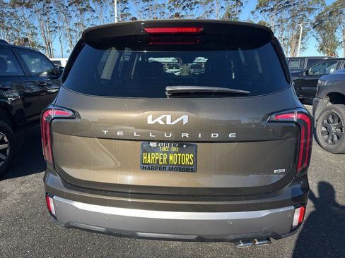 Used 2025 Kia Telluride EX w/ EX Captain's Chair Package image 3