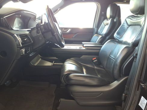 Used 2021 Lincoln Navigator L Reserve RWD image 3