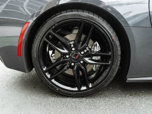 Used 2019 Chevrolet Corvette Stingray Coupe w/ Carbon Flash Badge Package RWD image 26