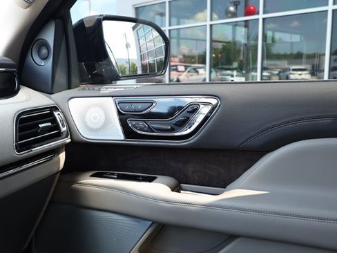 Used 2023 Lincoln Navigator Reserve AWD/4WD image 29