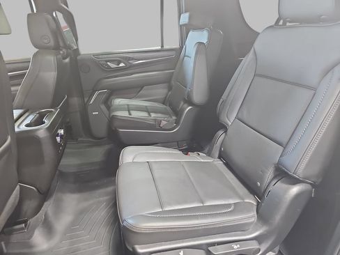 Used 2022 GMC Yukon XL Denali w/ Denali Ultimate Package AWD/4WD image 19