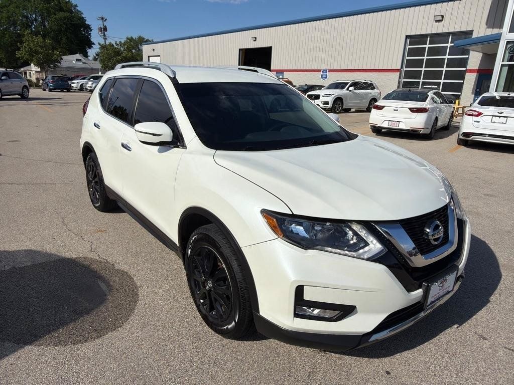 Used 2017 Nissan Rogue SV FWD image 2