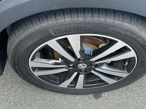 Used 2019 Nissan Kicks SV FWD image 16