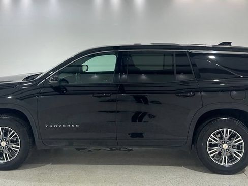 Used 2024 Chevrolet Traverse LS FWD image 2