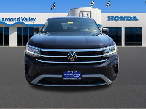 Used 2020 Volkswagen Atlas Cross Sport SE FWD image 2