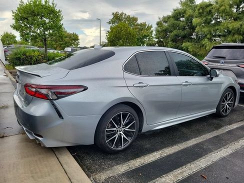 Used 2024 Toyota Camry SE FWD image 3