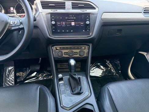 Used 2019 Volkswagen Tiguan SE w/ Panoramic Sunroof Package FWD image 17