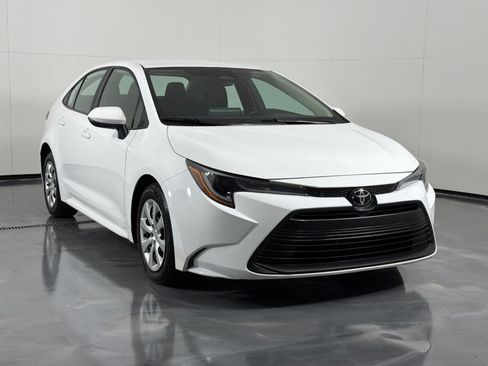Used 2024 Toyota Corolla LE FWD image 3