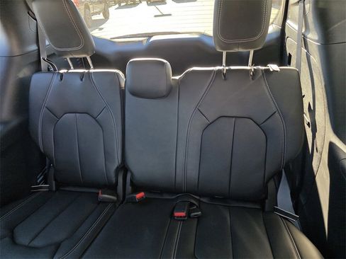New 2026 Chrysler Pacifica Select image 11