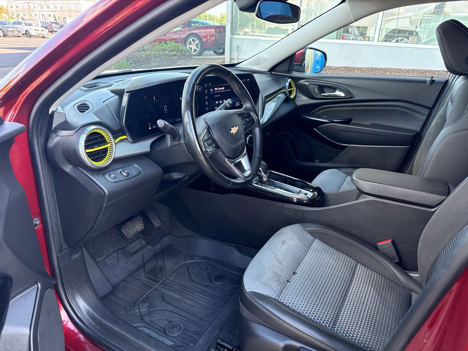 Used 2024 Chevrolet Trax LT w/ Driver Confidence Package FWD image 18