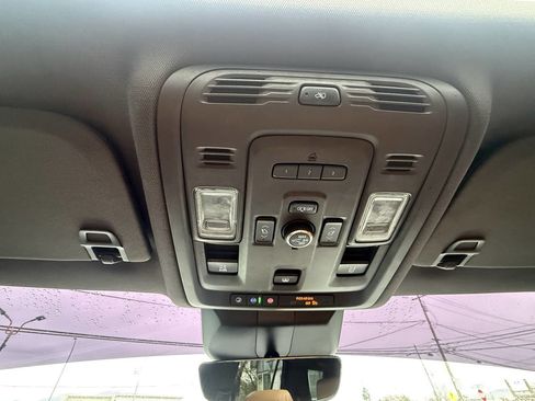 Used 2021 Cadillac Escalade Premium Luxury image 19