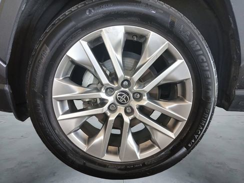 Used 2022 Toyota RAV4 XLE Premium FWD image 6