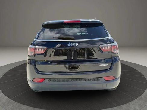 Used 2019 Jeep Compass Latitude FWD image 5
