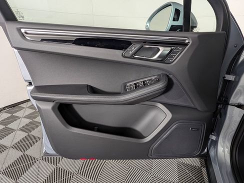New 2026 Porsche Macan image 25