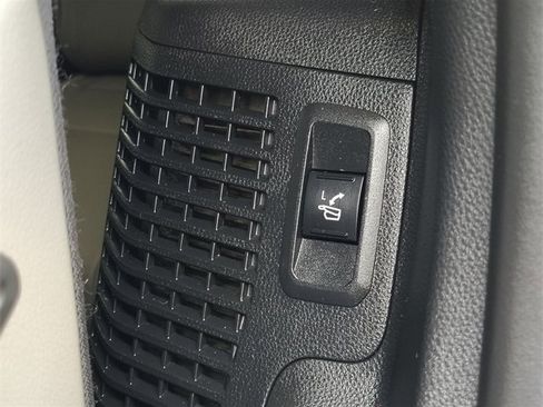 Used 2023 Toyota Sequoia Limited image 35