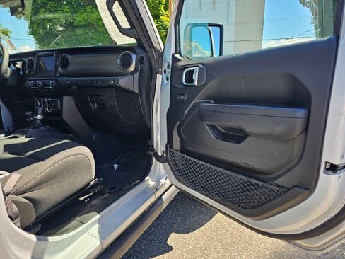 Used 2023 Jeep Wrangler Unlimited AWD/4WD image 12