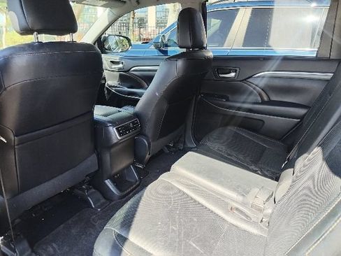 Used 2018 Toyota Highlander Limited Platinum AWD/4WD image 14