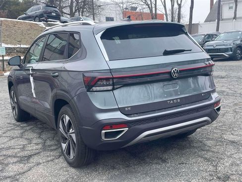 New 2026 Volkswagen Taos SE image 8
