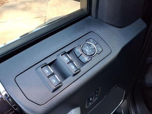 Used 2015 Ford F150 Platinum w/ Equipment Group 701A Luxury AWD/4WD image 12